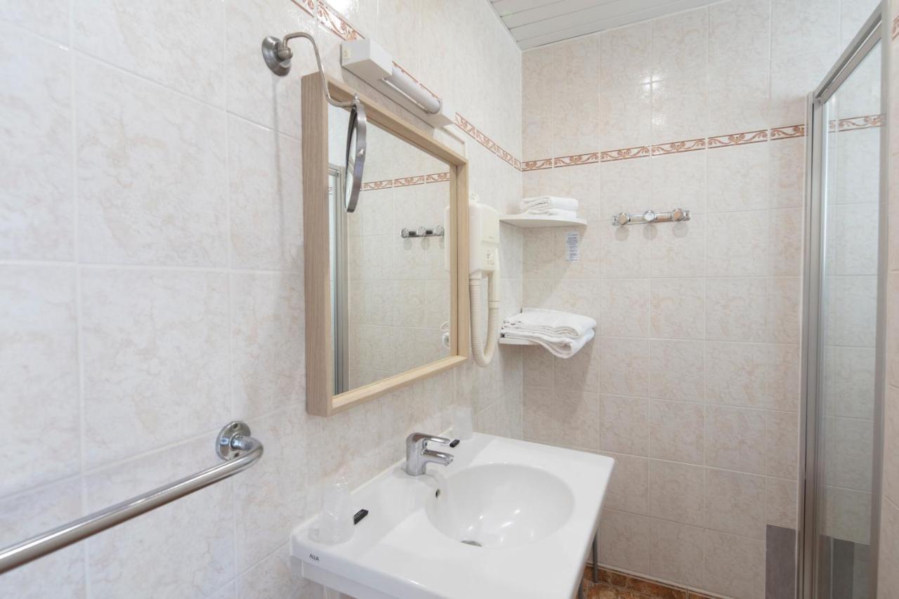 Hotel Les Rocailles Монтаньяк Екстер'єр фото